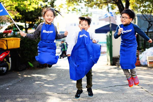 Children Wearing Baxter Aprons
