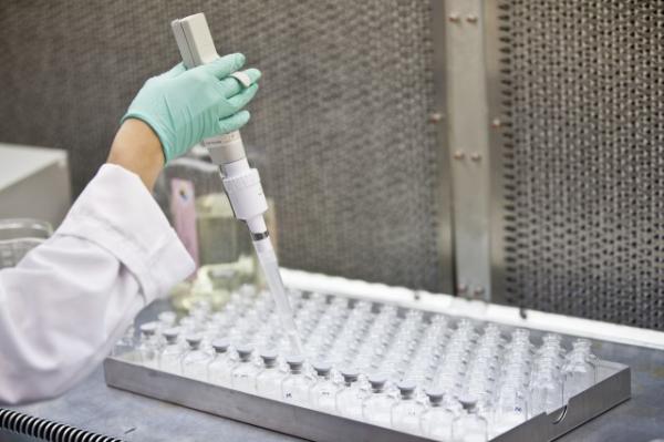 Using a dropper in a lab